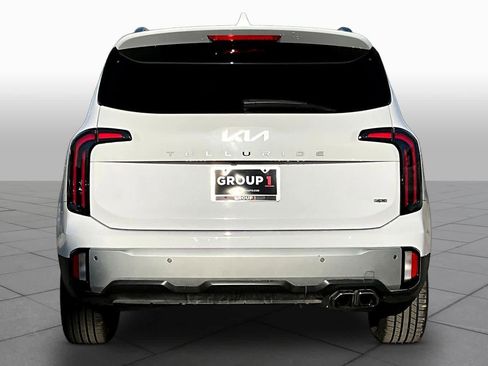 Used 2024 Kia Telluride EX w/ EX Captain's Chair Package AWD/4WD image 5