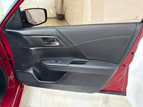 Used 2017 Honda Accord Sport Special Edition image 40