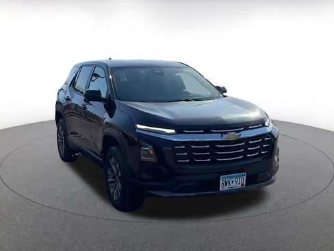 Used 2025 Chevrolet Equinox LT FWD image 3