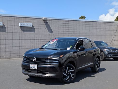 Certified 2026 Nissan Kicks SV image 1