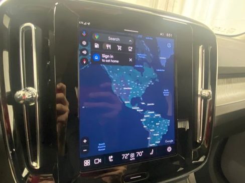 Used 2025 Volvo XC40 B5 Plus image 19