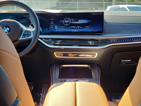 Used 2026 BMW X7 xDrive40i w/ M Sport Package AWD/4WD image 17