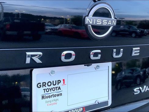 Used 2023 Nissan Rogue SV AWD/4WD image 28