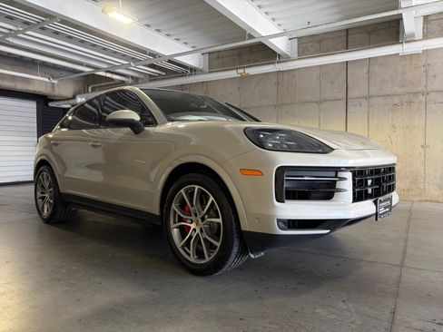 Certified 2024 Porsche Cayenne S AWD/4WD image 9