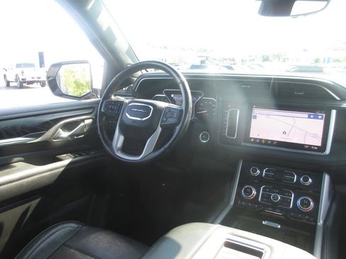 Used 2021 GMC Yukon Denali w/ Denali Premium Package AWD/4WD image 31