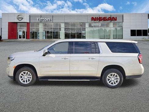 Used 2024 Chevrolet Suburban LT RWD image 7