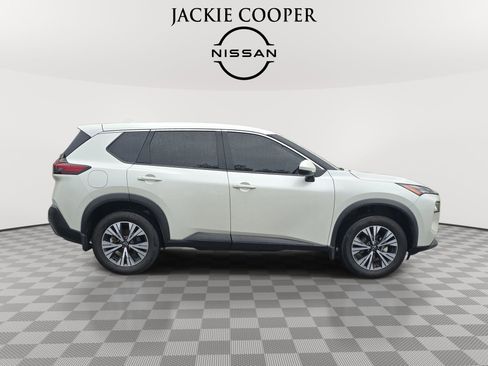 Used 2023 Nissan Rogue SV FWD image 4