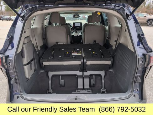 Used 2024 Toyota Sienna LE w/ LE Plus Package image 23