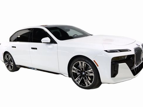 Used 2023 BMW 760i xDrive image 5