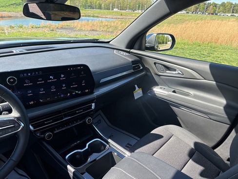 New 2026 Chevrolet Traverse LT w/ Midnight/Sport Edition FWD image 46