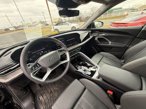 Used 2025 Audi Q5 Premium Plus w/ Premium Plus image 14