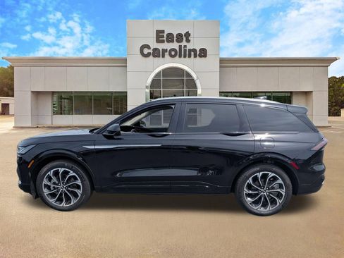 Used 2025 Lincoln Nautilus Reserve AWD/4WD image 6