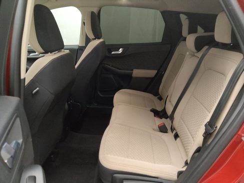 Used 2020 Ford Escape SE image 18