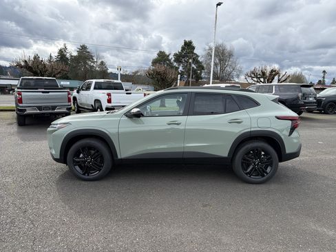New 2026 Chevrolet Trax ACTIV w/ Sunroof Package image 2