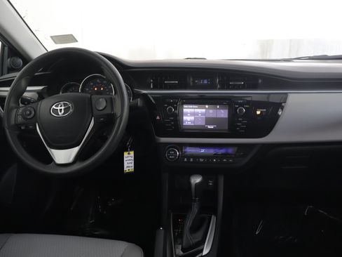 Used 2016 Toyota Corolla LE FWD image 2