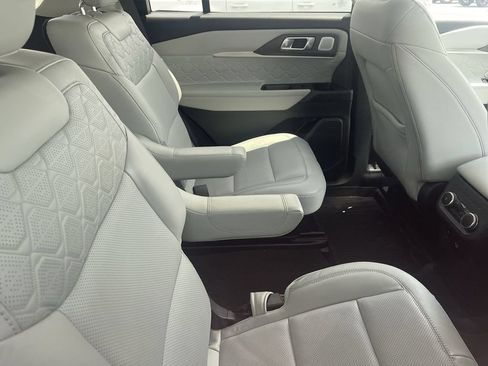 Used 2025 Ford Explorer Platinum w/ Ultimate Package AWD/4WD image 13