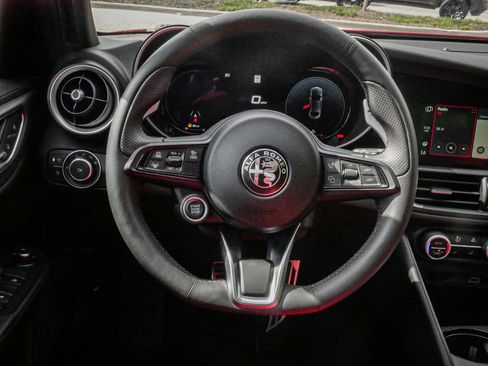 Used 2024 Alfa Romeo Giulia Veloce image 18