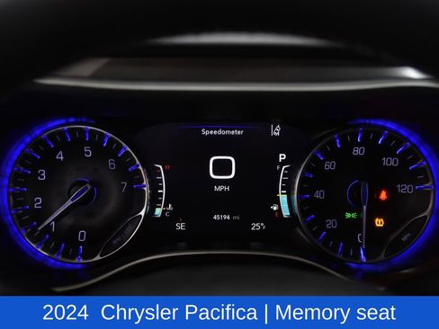 Used 2024 Chrysler Pacifica Touring-L image 11
