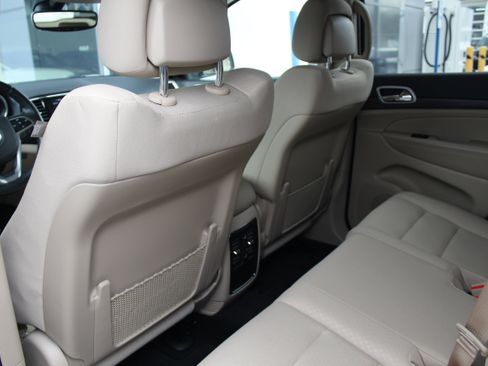 Certified 2022 Jeep Grand Cherokee Laredo E image 11