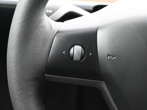 Used 2025 Tesla Model Y Long Range AWD/4WD image 6