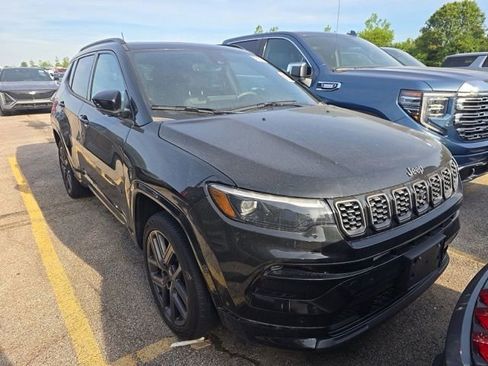 Used 2024 Jeep Compass Limited w/ Driver Assist Group I AWD/4WD image 3