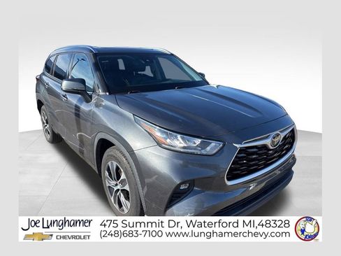 Used 2020 Toyota Highlander XLE FWD image 1