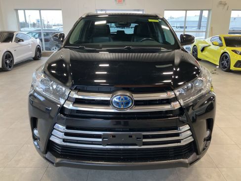 Used 2019 Toyota Highlander XLE image 2