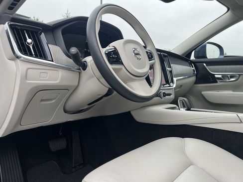 Used 2025 Volvo V90 B6 Cross Country Plus image 46