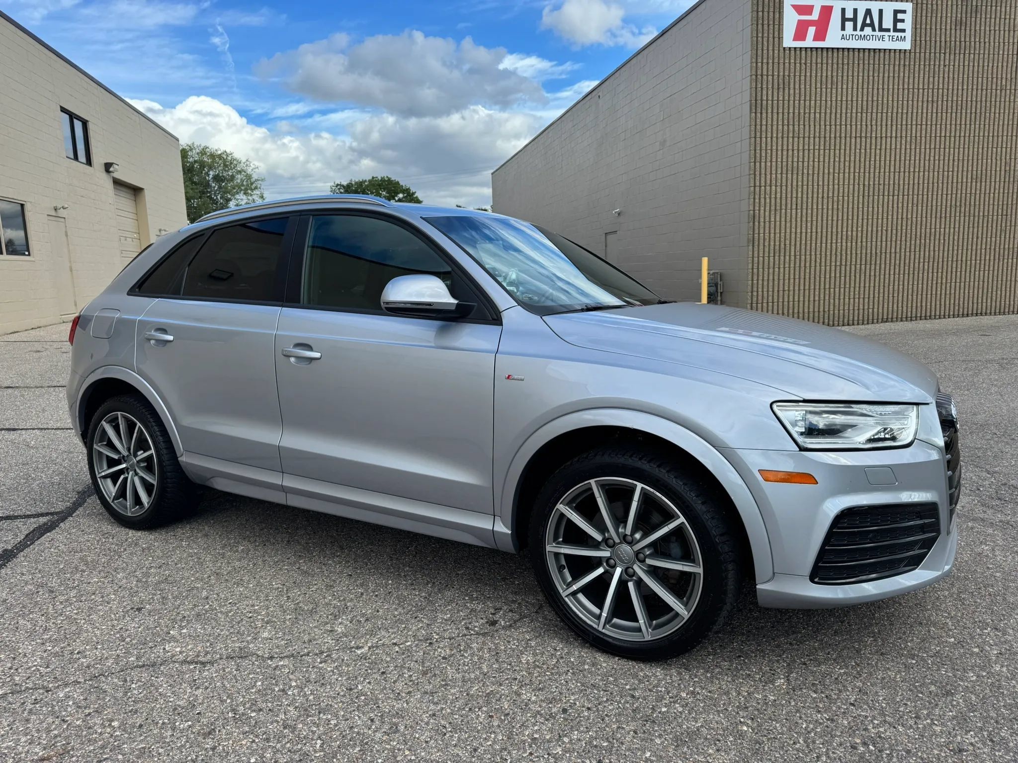 Used 2018 Audi Q3 2.0T Premium w/ Convenience Package AWD/4WD image 12