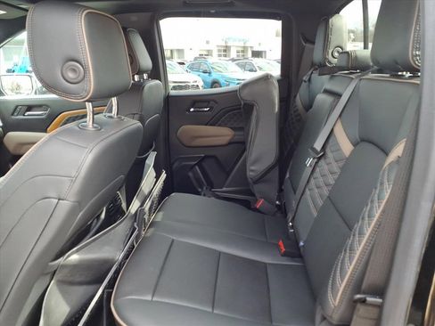 Used 2024 GMC Canyon Denali image 20
