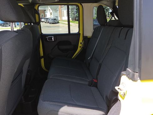 Used 2024 Jeep Wrangler Unlimited w/ Convenience Group AWD/4WD image 21