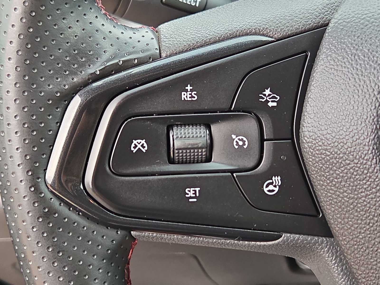Used 2024 Chevrolet Trax RS FWD image 23