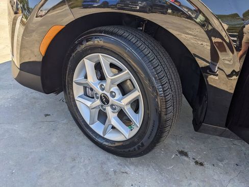 Certified 2025 Kia Soul LX image 35