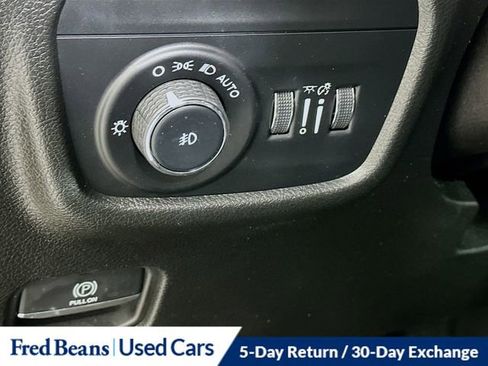 Used 2023 Jeep Grand Cherokee Limited w/ Black Appearance Package image 12