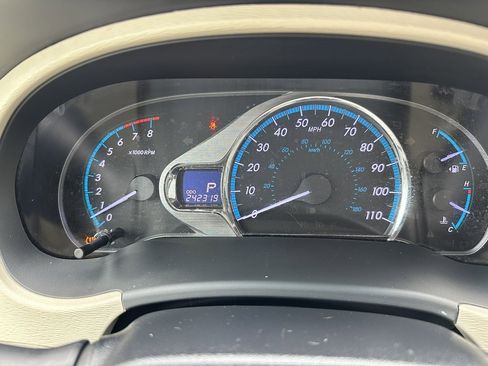 Used 2013 Toyota Sienna XLE image 28