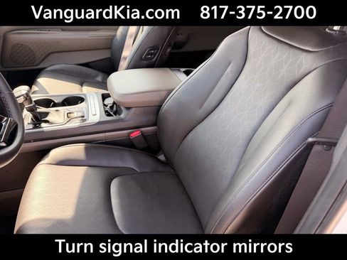 Certified 2025 Kia Carnival EX image 13