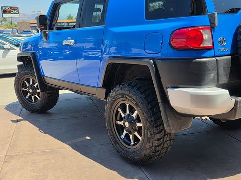 Used 2007 Toyota FJ Cruiser 4WD image 10