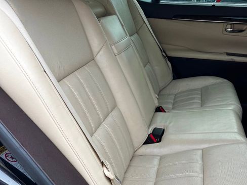 Used 2016 Lexus ES 350 w/ Ultra Luxury Package FWD image 16