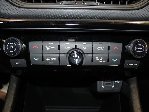 New 2026 Jeep Compass Limited image 18