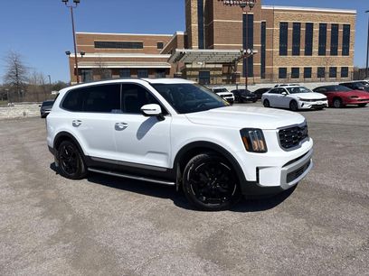 Used 2024 Kia Telluride S w/ S Sunroof Package