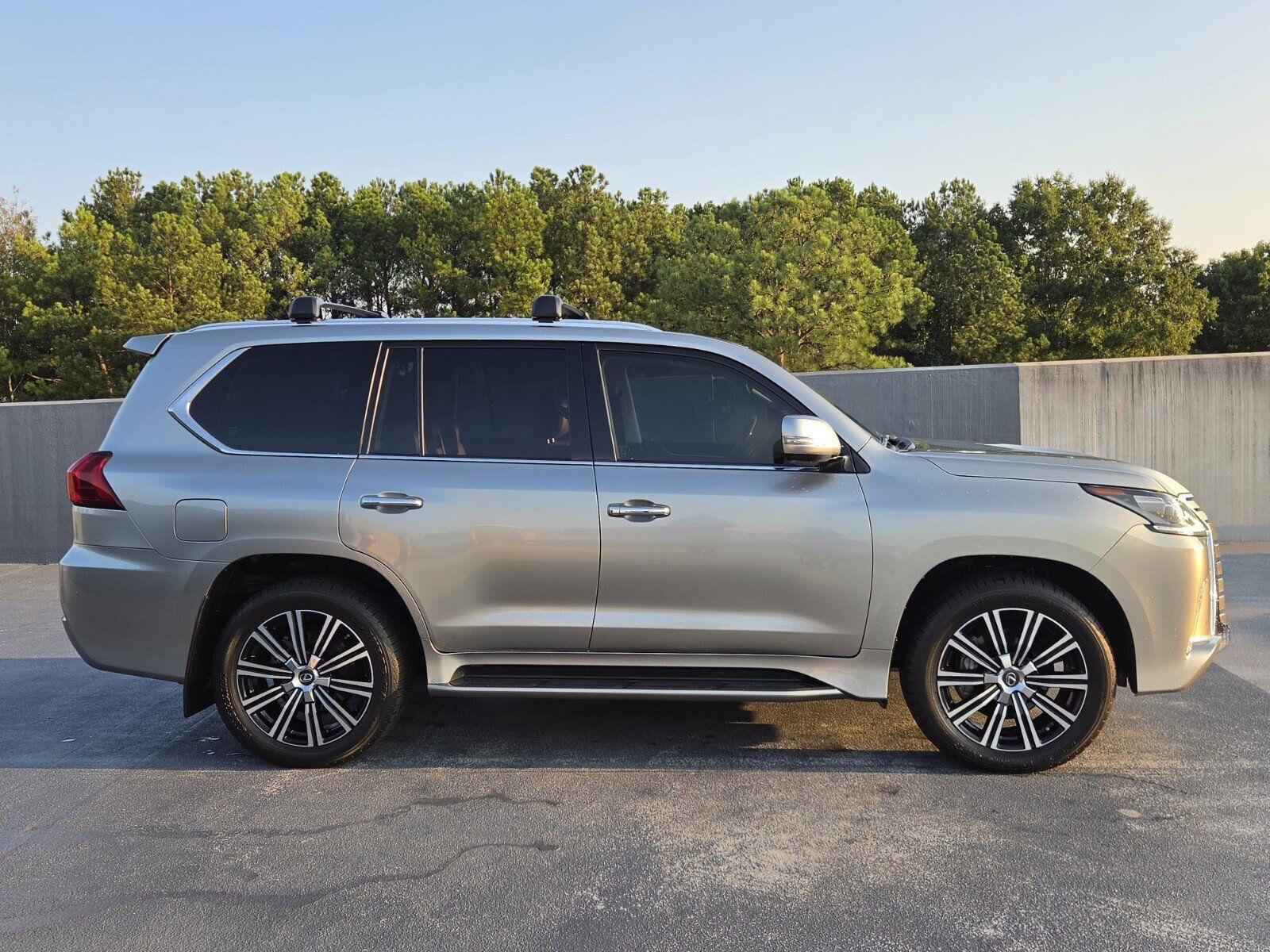 Used 2021 Lexus LX 570 4WD w/ Luxury Package image 6