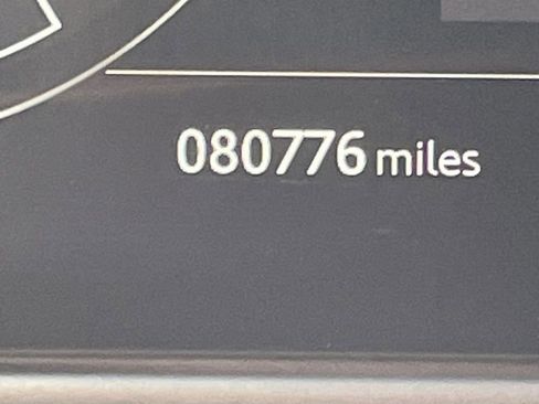 Used 2019 Land Rover Range Rover Velar R-Dynamic SE image 9