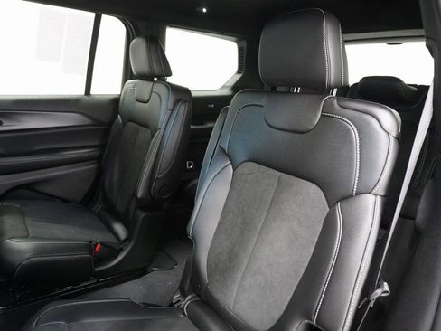 New 2025 Jeep Grand Cherokee L Altitude AWD/4WD image 14