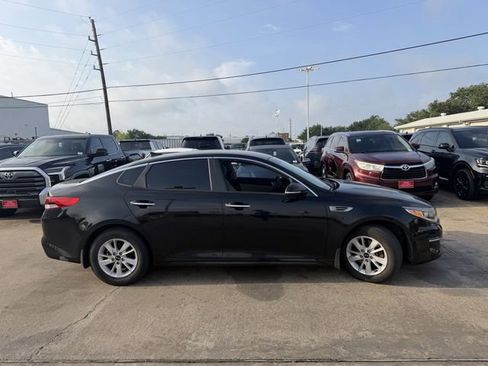 Used 2017 Kia Optima LX w/ Driver Convenience Package FWD image 4