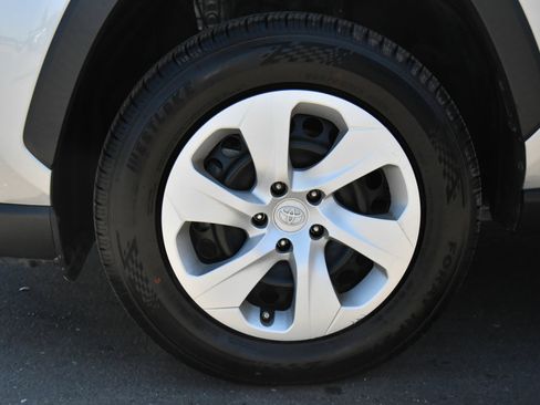 Used 2024 Toyota RAV4 LE AWD/4WD image 12