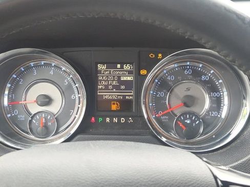 Used 2015 Chrysler Town & Country S FWD image 40