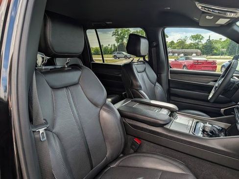 Used 2024 Jeep Wagoneer Series II AWD/4WD image 24