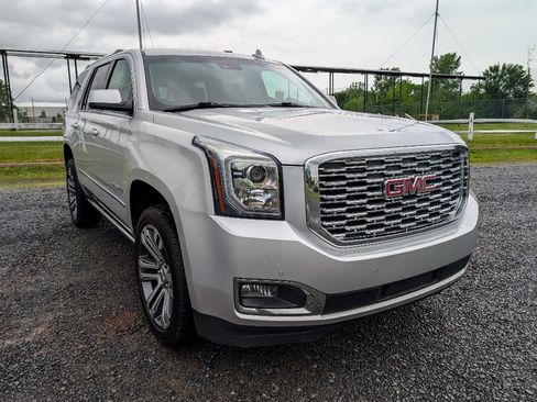 Used 2018 GMC Yukon Denali w/ Denali Ultimate Package AWD/4WD image 3