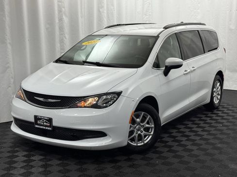 Used 2021 Chrysler Voyager Lxi image 2