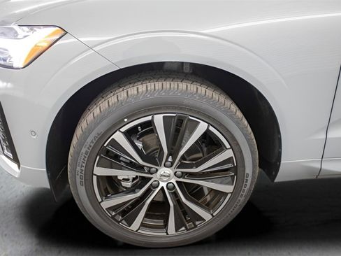 Certified 2025 Volvo XC60 B5 Plus w/ Protection Package Premier image 12
